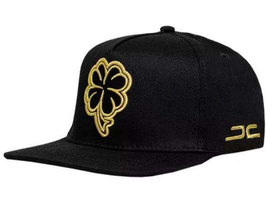 JC HATS SNAPBACK TREBOL BLACK GOLD 1293 BKGD